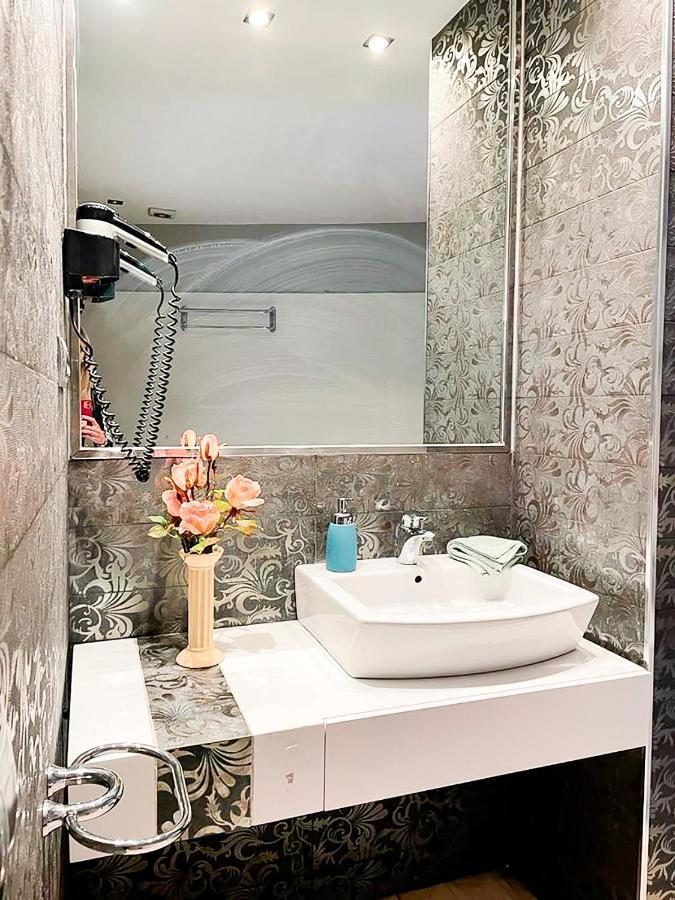By La Rambla Rooms Barcelona Exteriör bild